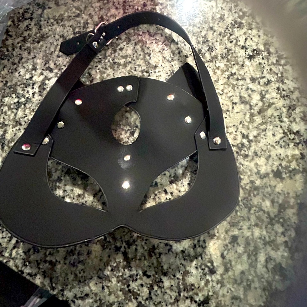 Leather Mask - Picture 2 of 2